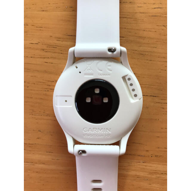 GARMIN(ガーミン)のGarmin vívomove™ HR Sport GoldWhite スポーツ/アウトドアのトレーニング/エクササイズ(その他)の商品写真