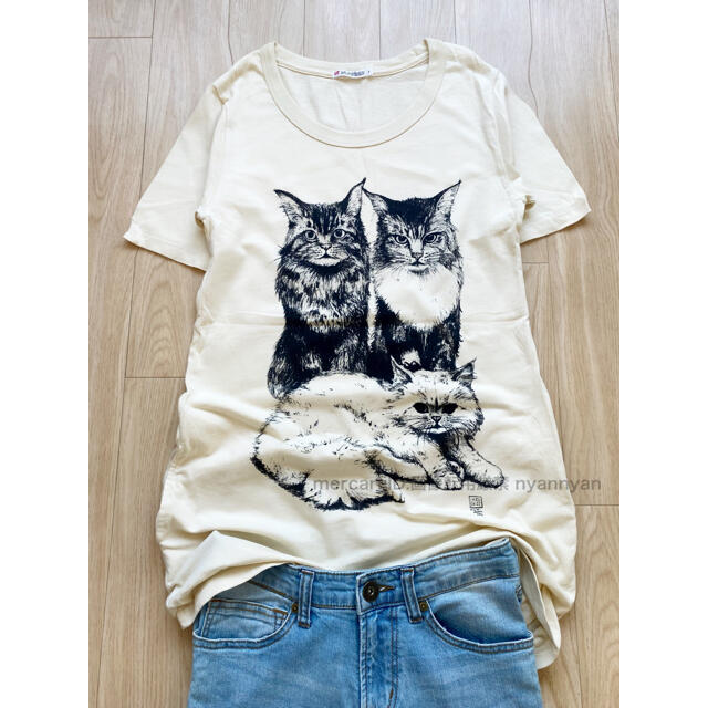 PAUL & JOE(ポールアンドジョー)のユニクロ UT ポケット付きTシャツ イエロー クリーム色 猫 ネコ ねこ レディースのトップス(Tシャツ(半袖/袖なし))の商品写真