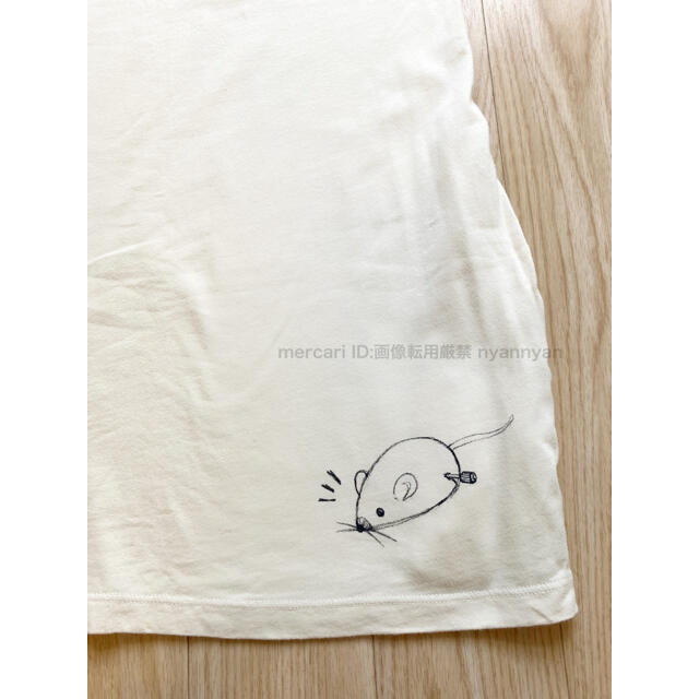 PAUL & JOE(ポールアンドジョー)のユニクロ UT ポケット付きTシャツ イエロー クリーム色 猫 ネコ ねこ レディースのトップス(Tシャツ(半袖/袖なし))の商品写真