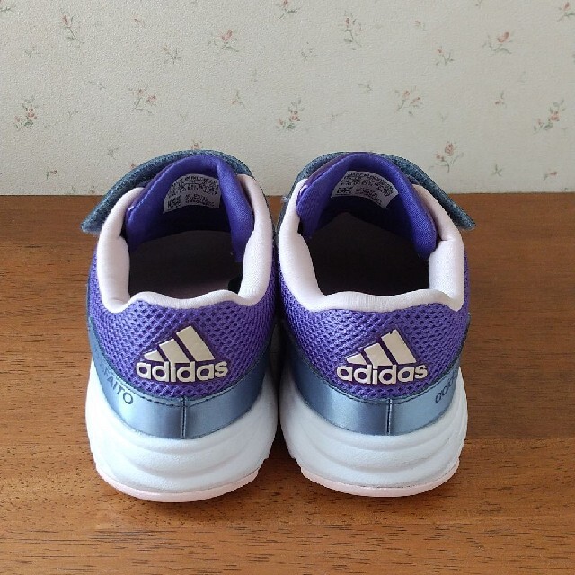 adidas(アディダス)のadidas アディダスファイト 19.5cm キッズ/ベビー/マタニティのキッズ靴/シューズ(15cm~)(スニーカー)の商品写真