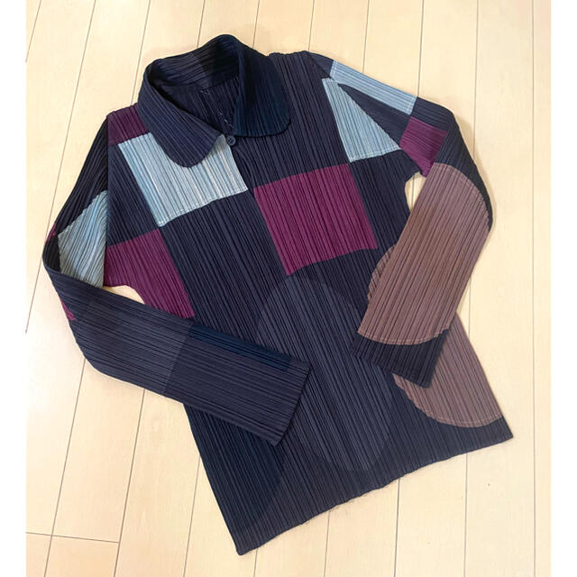 新品未使用　イッセイミヤケ　プリーツプリーズ　トップスisseymiyake