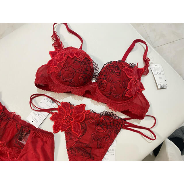 サルート 01グループ 赤 ソング C65 Tバック ブラジャー 3点セット