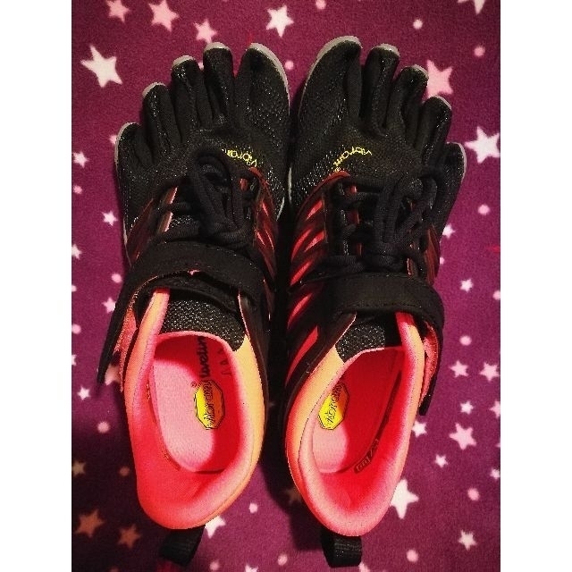 vibram(ビブラム)のビブラムファイブフィンガーズ　V-Train　WOMAN 37サイズ スポーツ/アウトドアのランニング(シューズ)の商品写真