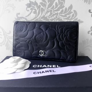 シャネル(CHANEL)の正規品【超美品】シャネル 長財布 カメリア ラムスキン ブラック シルバー 二折(財布)