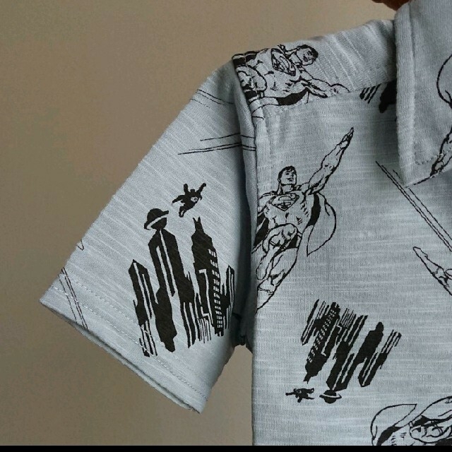 FELISSIMO(フェリシモ)の新品  フェリシモ 男の子 90  アメコミヒーロー シャツ〈 スーパーマン〉 キッズ/ベビー/マタニティのキッズ服男の子用(90cm~)(Tシャツ/カットソー)の商品写真