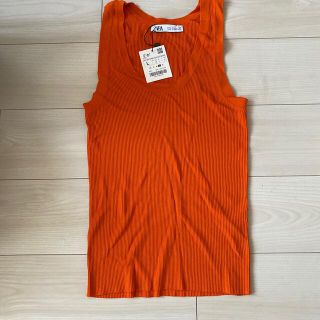 ザラ(ZARA)の新品、タグ付き‼️ZARA今季アイテム✨オレンジリブタンクトップ(タンクトップ)