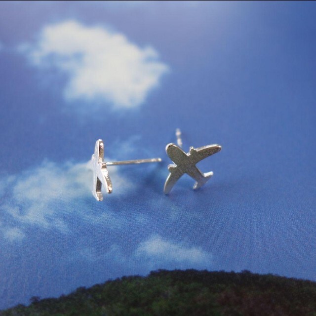 ё 飛行機  ピアス　イヤリング　シルバー　空　旅行 ハンドメイドのアクセサリー(ピアス)の商品写真