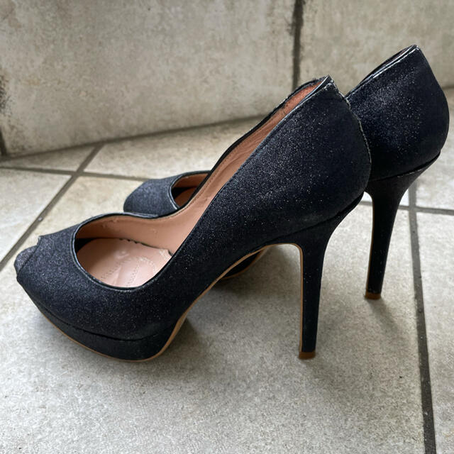 ZARA(ザラ)のZARA ハイヒール ラメ黒色 23.5cm レディースの靴/シューズ(ハイヒール/パンプス)の商品写真