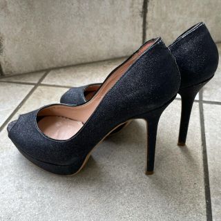 ザラ(ZARA)のZARA ハイヒール ラメ黒色 23.5cm(ハイヒール/パンプス)