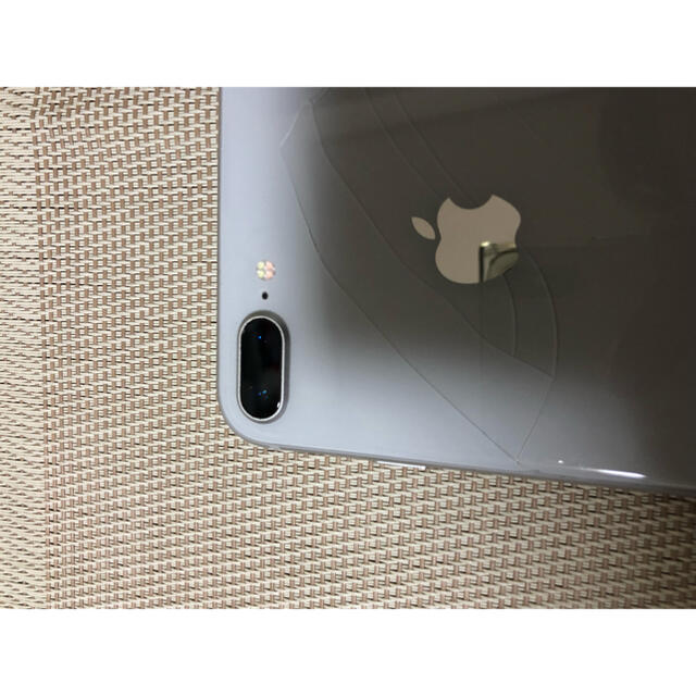 Apple(アップル)の〘 最終価格〙 iPhone8plus 256GB au  スマホ/家電/カメラのスマートフォン/携帯電話(スマートフォン本体)の商品写真