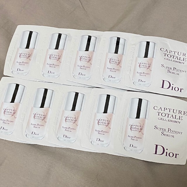 Christian Dior(クリスチャンディオール)のカプチュール　トータル　セル　ENERGY スーパー　セラム　幹細胞　美容液 コスメ/美容のスキンケア/基礎化粧品(美容液)の商品写真