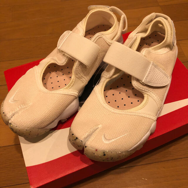 NIKE ナイキ エアリフト ベージュ 24cmの通販 by Yoshida's shop|ラクマ NIKE AIR RIFT ナイキ エア リフト 24cm ベージュ レディース