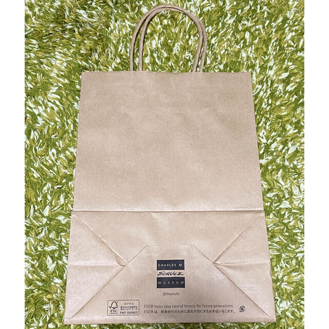 SNOOPY(スヌーピー)のスヌーピーミュージアム　紙袋2枚セット レディースのバッグ(ショップ袋)の商品写真