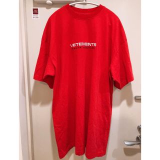 バレンシアガ(Balenciaga)の【定価６万】新品 VETEMENTS フロント ロゴ Tシャツ 赤 XS(Tシャツ/カットソー(半袖/袖なし))