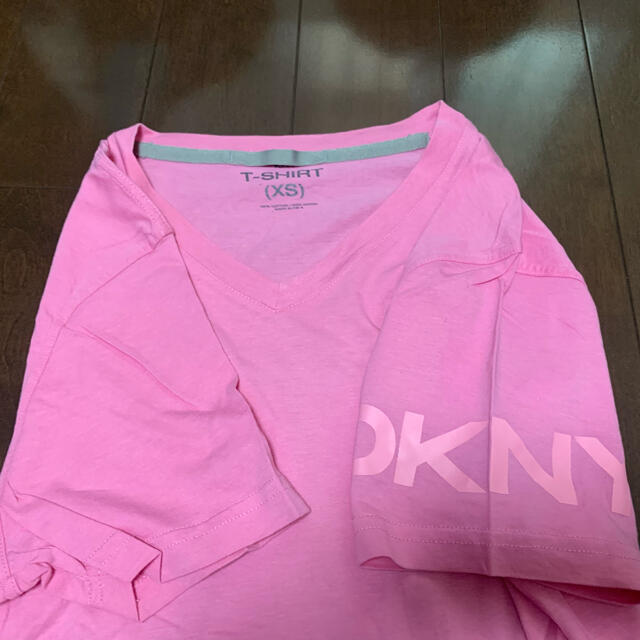 DKNY(ダナキャランニューヨーク)のDKNY Vネック 無地Tシャツ メンズのトップス(Tシャツ/カットソー(半袖/袖なし))の商品写真