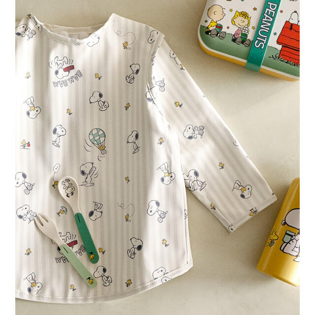 ZARA KIDS(ザラキッズ)の【新品・未使用】ZARA ラミネート加工スタイ キッズ/ベビー/マタニティのこども用ファッション小物(ベビースタイ/よだれかけ)の商品写真