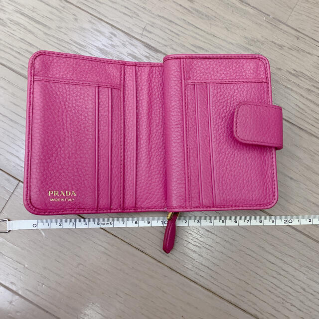 PRADA(プラダ)のPRADA プラダ 財布 二つ折り 三つ折り ピンク マゼンダ レディースのファッション小物(財布)の商品写真