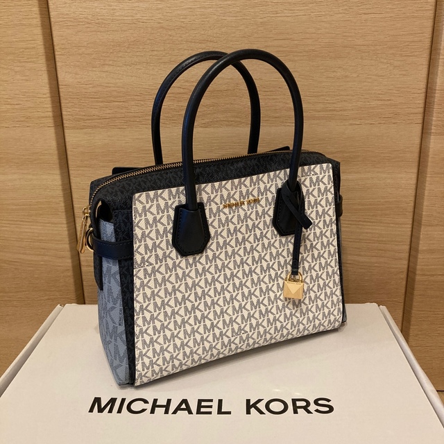 Michael Kors - マイケルコースバック ハンドバック MKシグネチャー ...