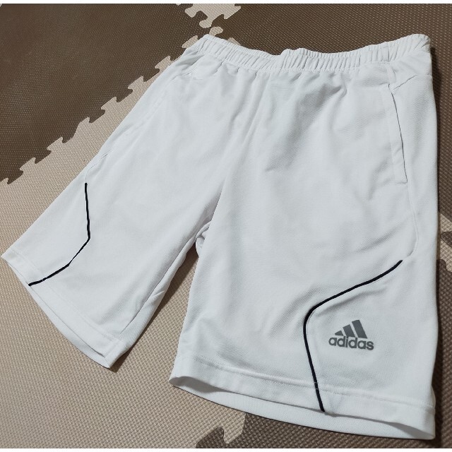 adidas(アディダス)の☆専用 AHP-292 アディダス ハーフパンツ 白&銀ロゴ サイズ L メンズのパンツ(ショートパンツ)の商品写真