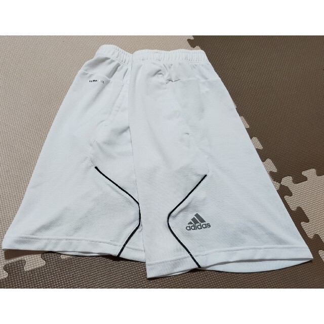 adidas(アディダス)の☆専用 AHP-292 アディダス ハーフパンツ 白&銀ロゴ サイズ L メンズのパンツ(ショートパンツ)の商品写真