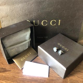 グッチ(Gucci)のGUCCI ハート型 ピアス　シルバー(ピアス)