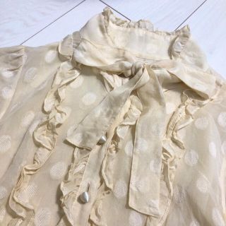 ジルスチュアート(JILLSTUART)のジルスチュアート　フリルドットブラウス　エクリュ(シャツ/ブラウス(長袖/七分))