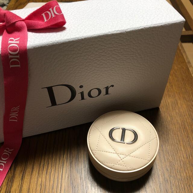 Dior(ディオール)のディオールスキン🖤CD🖤フォーエヴァークッションパウダー コスメ/美容のベースメイク/化粧品(フェイスパウダー)の商品写真