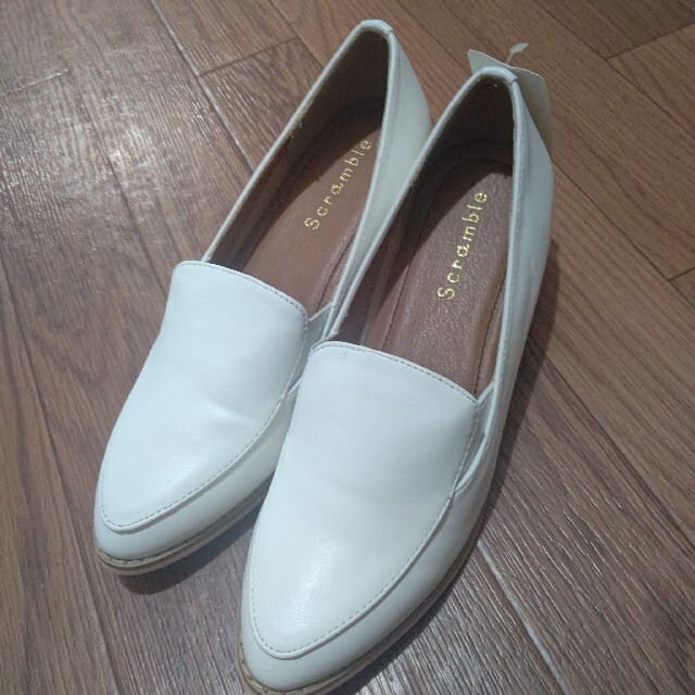 白のパンプス★M レディースの靴/シューズ(ローファー/革靴)の商品写真