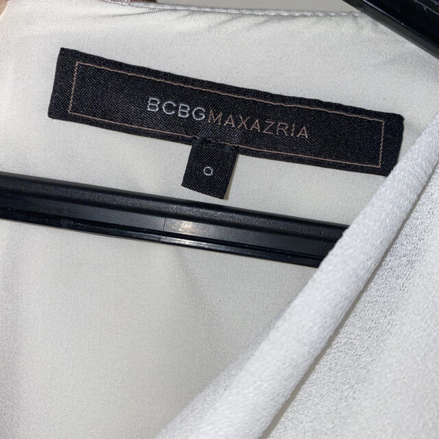 BCBGMAXAZRIA(ビーシービージーマックスアズリア)のBCBG クリーニング済み 白ワンピース レディースのワンピース(ひざ丈ワンピース)の商品写真