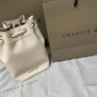 チャールズアンドキース(Charles and Keith)のCHARLES&KEITH キャンバス ドロウストリングバケツバッグ(ハンドバッグ)