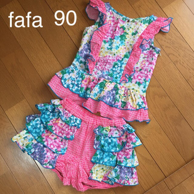 fafa(フェフェ)の美品★fafa★マルチフラワー上下セット 90 キッズ/ベビー/マタニティのキッズ服女の子用(90cm~)(Tシャツ/カットソー)の商品写真