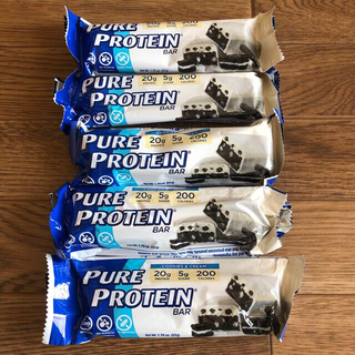 コストコ(コストコ)のPure Protein プロテインバー 5本　クッキークリーム　(トレーニング用品)
