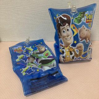 タカラトミーアーツ(T-ARTS)の【値下げ】幼児用腕浮き輪　TOY STORY4(マリン/スイミング)