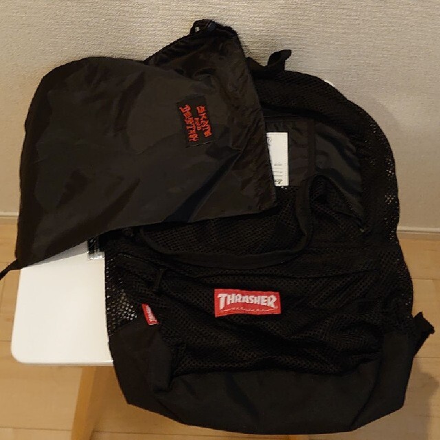 THRASHER(スラッシャー)の【未使用】THRASHER リュック ブラックレッドタグ THRMS5900 メンズのバッグ(バッグパック/リュック)の商品写真