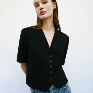 ザラ(ZARA)の完売品　クロップド　ノーカラーブレザー(ノーカラージャケット)