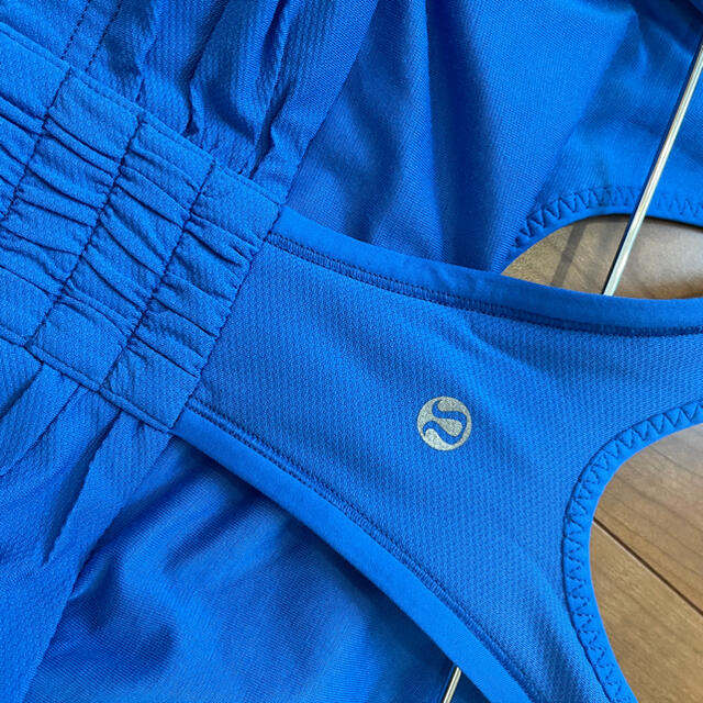 lululemon - ルルレモンサイズ4〜タンクトップ〜綺麗なブルーですの