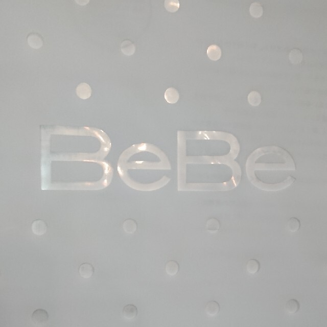 BeBe(ベベ)のBeBe ラッピング 袋 しぼり レディースのバッグ(ショップ袋)の商品写真