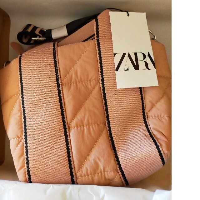 ZARA(ザラ)の新品●zara●ザラ●ナイロンテキストシティバッグ レディースのバッグ(ショルダーバッグ)の商品写真