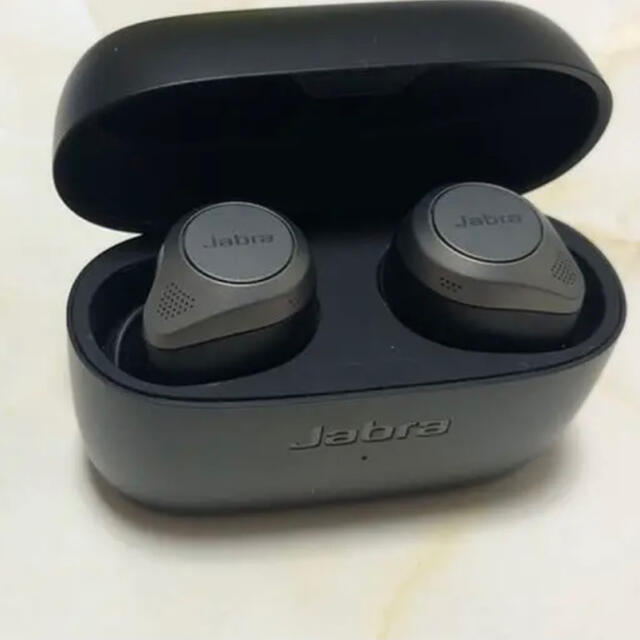 Jabra Elite 85t Black 美品納品書保証4年半付き スマホ/家電/カメラのオーディオ機器(ヘッドフォン/イヤフォン)の商品写真