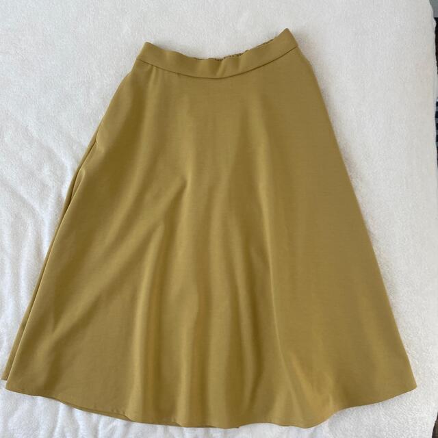 GU(ジーユー)のGU ポンチフレアスカート Ｍサイズ レディース レディースのスカート(ひざ丈スカート)の商品写真