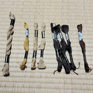 オリンパス(OLYMPUS)の刺繍糸 ９束 茶色系 バラ売り可(生地/糸)