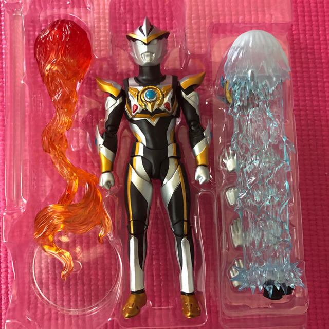 BANDAI(バンダイ)のS.H.Figuarts ウルトラマンルーブ 開封品 エンタメ/ホビーのフィギュア(特撮)の商品写真