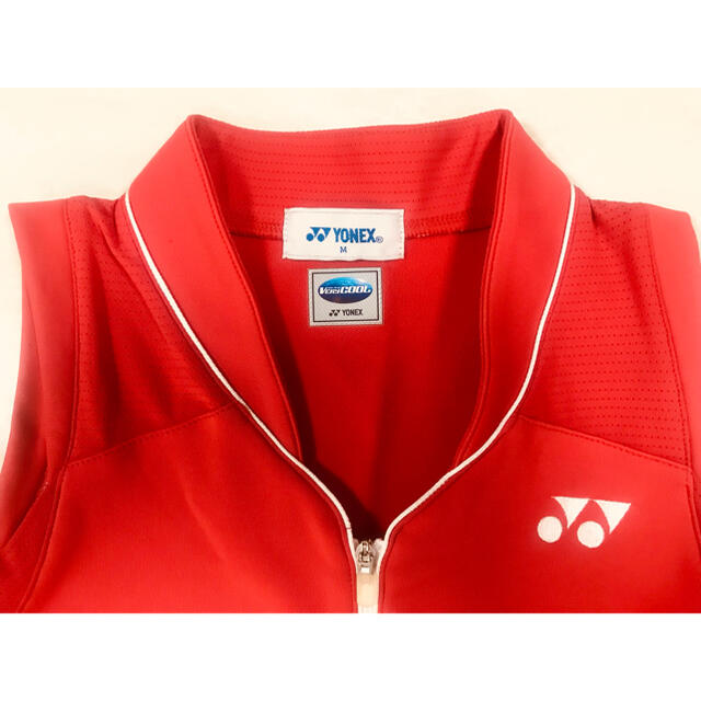 YONEX(ヨネックス)のYONEX ユニフォーム レディース シャツ 赤 Ｍサイズ スポーツ/アウトドアのスポーツ/アウトドア その他(バドミントン)の商品写真