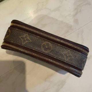 ルイヴィトン(LOUIS VUITTON)のヴィトン  化粧ポーチ トゥルース ブラッシュ(ポーチ)