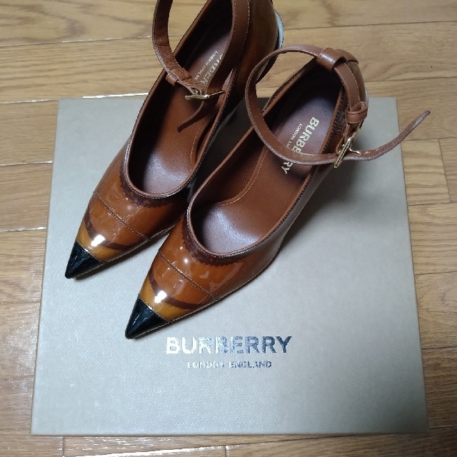 新作人気モデル靴BURBERRY パテントレザーパンプス