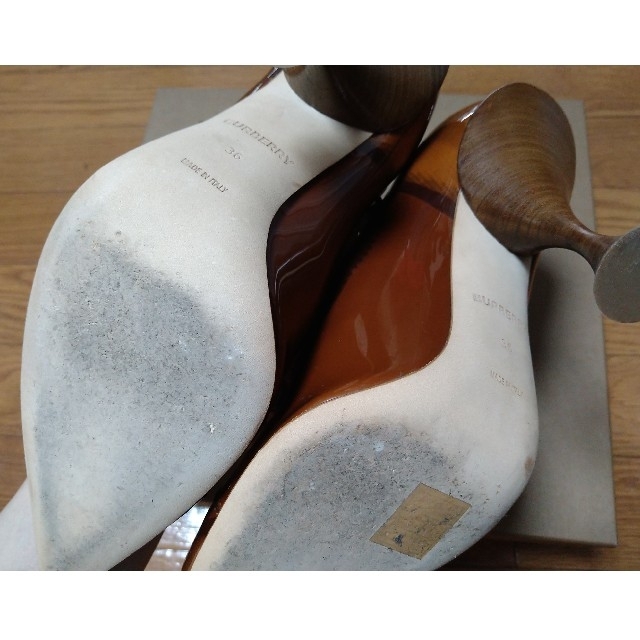 BURBERRY(バーバリー)のBURBERRY パテントレザーパンプス レディースの靴/シューズ(ハイヒール/パンプス)の商品写真
