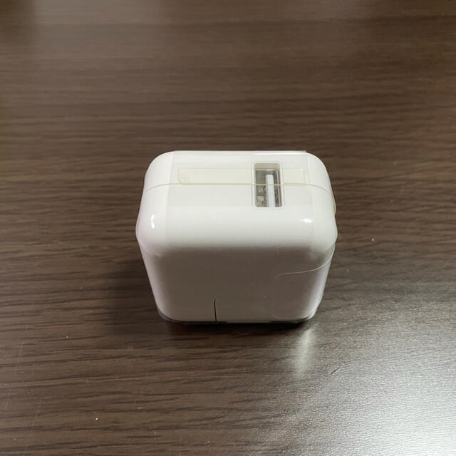 Apple(アップル)のUSB Power Adapter 10W 未使用　純正品　充電器 スマホ/家電/カメラのスマートフォン/携帯電話(バッテリー/充電器)の商品写真