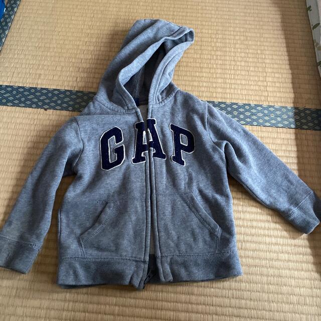 GAP Kids(ギャップキッズ)のGAP裏起毛パーカー100㎝ キッズ/ベビー/マタニティのキッズ服女の子用(90cm~)(カーディガン)の商品写真