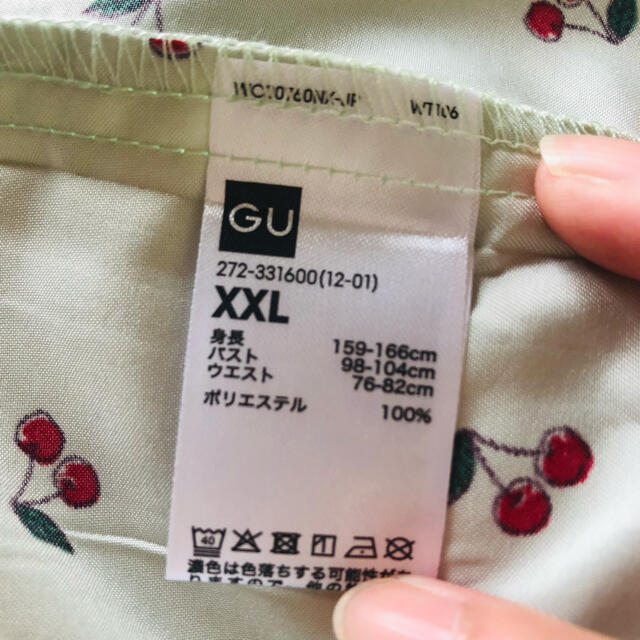 GU(ジーユー)のGU サテンパジャマ(半袖&ショートパンツ)(チェリー) レディースのルームウェア/パジャマ(パジャマ)の商品写真