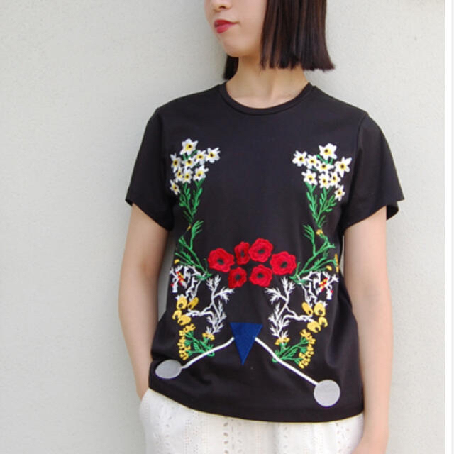 AKIRA NAKA大人気完売のbotanical刺繍Tシャツ♡アキラナカ
